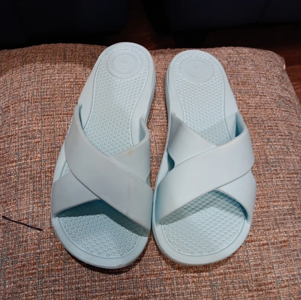 Totes Everywear Turquoise Soft Cushion Massaging Insole Womens 8 Slide Sandals